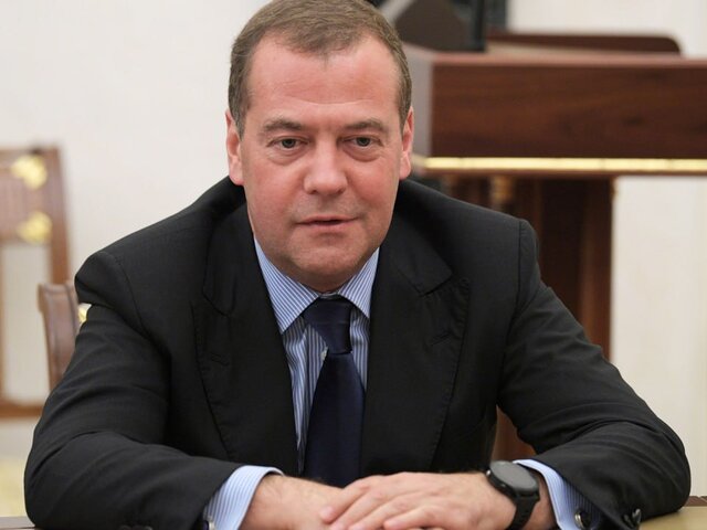 Медведев пошутил, что Маск заслужил 