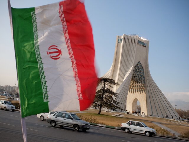 Платежные системы Ирана и России соединены и смогут открывать счета компаниям