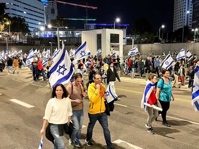 Профсоюзы Израиля решили прекратить забастовку после приостановки судебной реформы