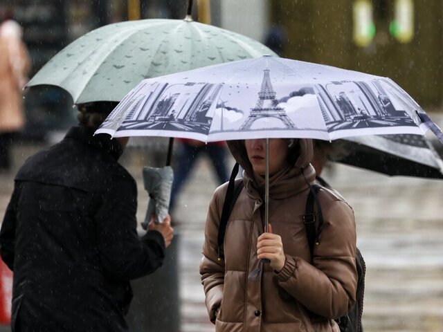 Москвичей предупредили о дождливой погоде в воскресенье
