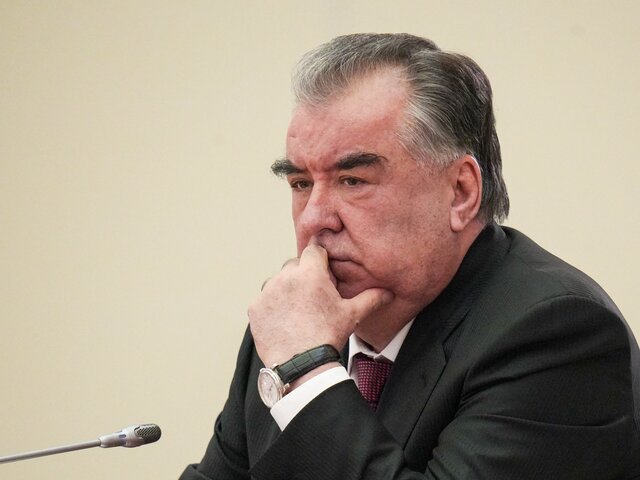 Президент Таджикистана не принял решение о поездке в Москву на День Победы