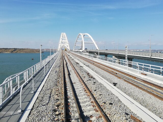Хуснуллин сообщил о запуске движения по второму железнодорожному пути Крымского моста