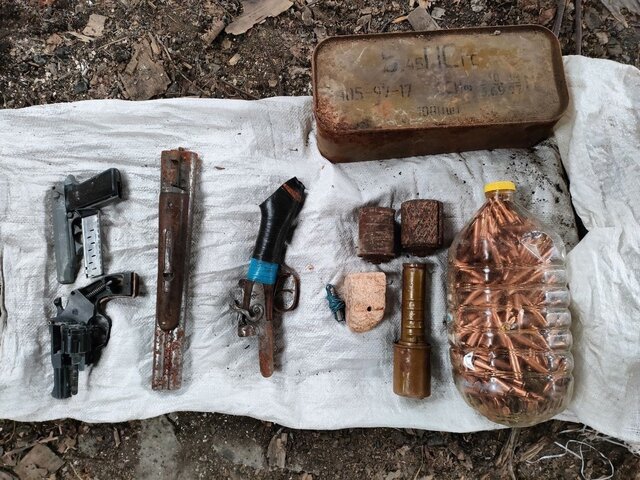 ФСБ обнаружила тайник с оружием и боеприпасами в Мордовии