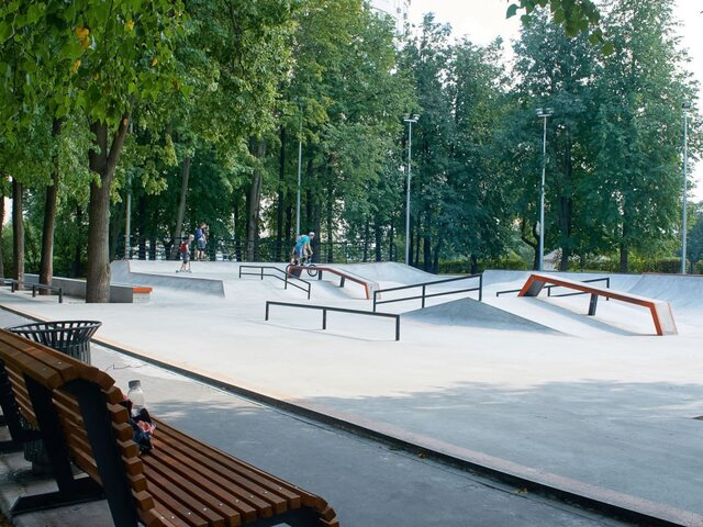 Более 350 спортивных площадок подготовили к летнему сезону в парках Москвы
