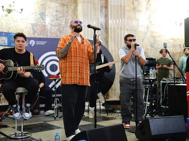HammAli&Navai дали концерт в московском метро