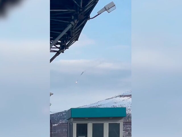 Опубликовано видео падения военного самолета в Мурманской области