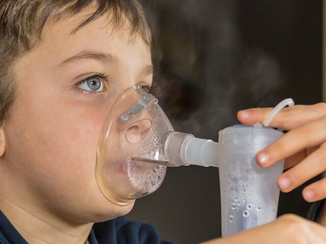 Врач предупредила о риске развития астмы у аллергиков из-за столичной грозы