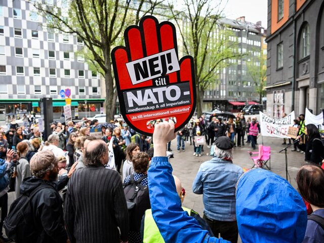 Несколько тысяч человек вышли на акцию против вступления Швеции в НАТО в Гетеборге – СМИ