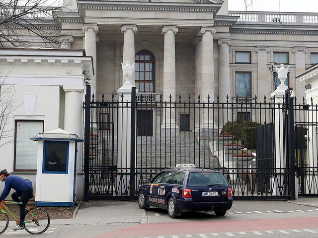 Все сотрудники школы при посольстве РФ в Варшаве покинули здание