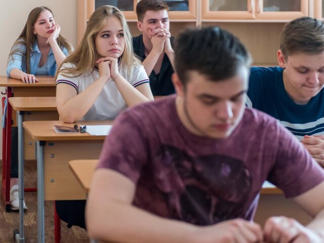 Школьникам из приграничных регионов РФ могут разрешить получить аттестат без ЕГЭ