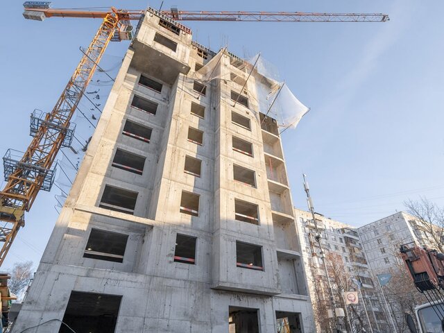 Специалисты строят наземную часть новостройки на 133 квартиры по реновации в Новогиреево