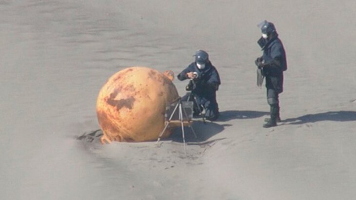 Неизвестный шар диаметром 1,5 метра выбросило на берег в Японии. NBkSUhL2hFgkkMm2Ib6BrNOp2Z3z8Zj21iDEh_fH_nKUPXuaDyXTjHou4MVO6BCVoZKf9GqVe5Q_CPawk214LyWK9G1N5ho=CsOQq4LrlnhnjJ4ThRQHxg