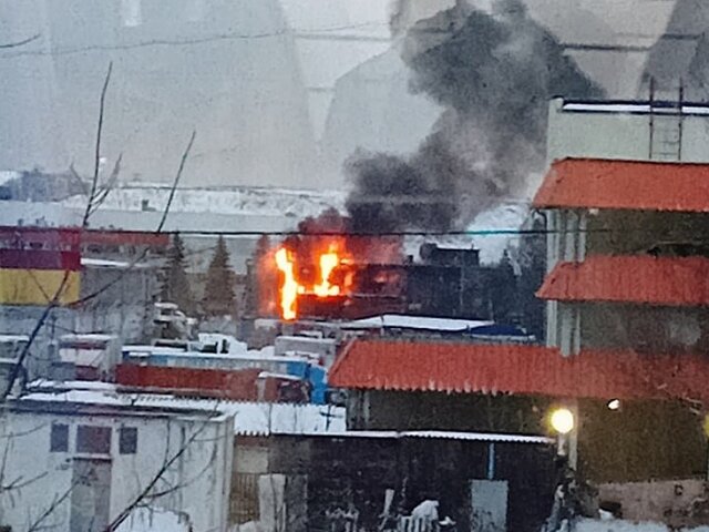 Пожарные ликвидировали возгорание в кафе на Новоорловской улице