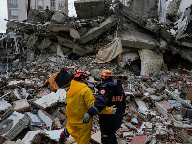 Число погибших в результате землетрясения на юго-востоке Турции превысило 1,5 тыс человек