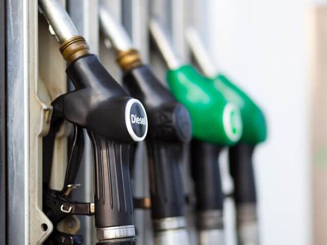 Эксперт спрогнозировал снижение цен на бензин и дизель в России