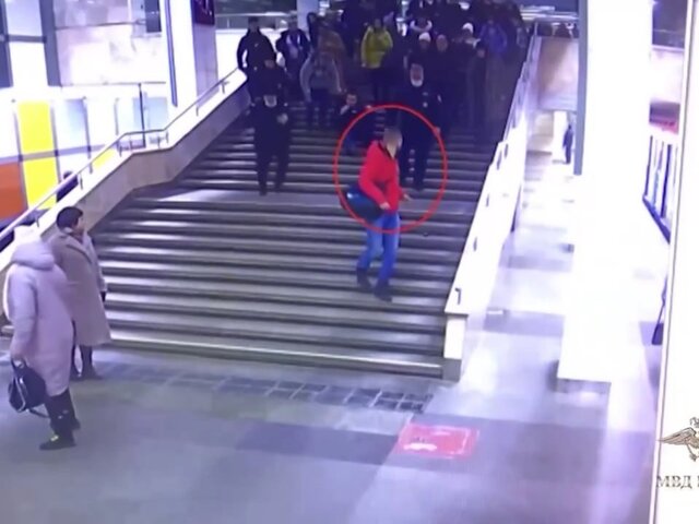Студент напал на сотрудника службы безопасности столичного метро на станции 