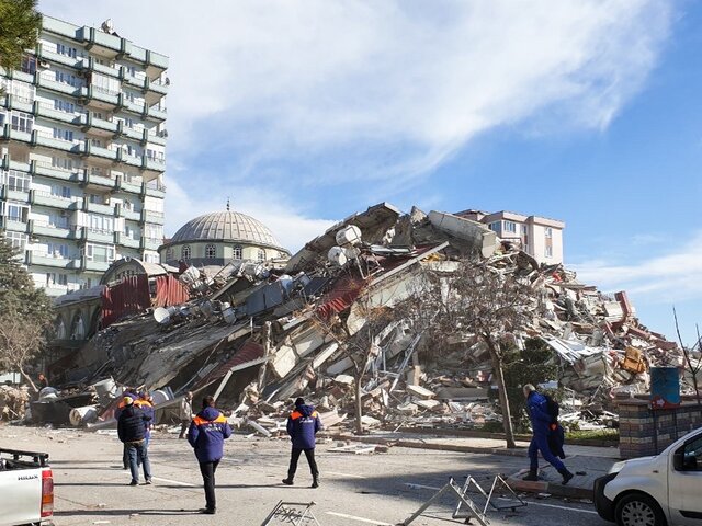 Число жертв землетрясения в Турции приблизилось к 7 тысячам