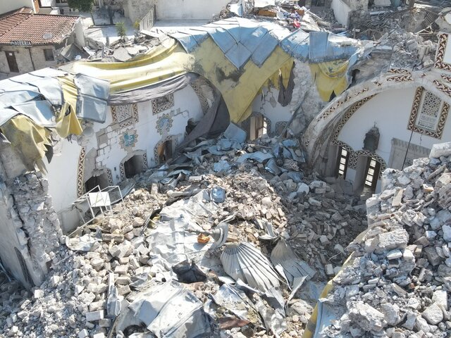 Древняя мечеть разрушилась в турецком Хатае из-за землетрясения