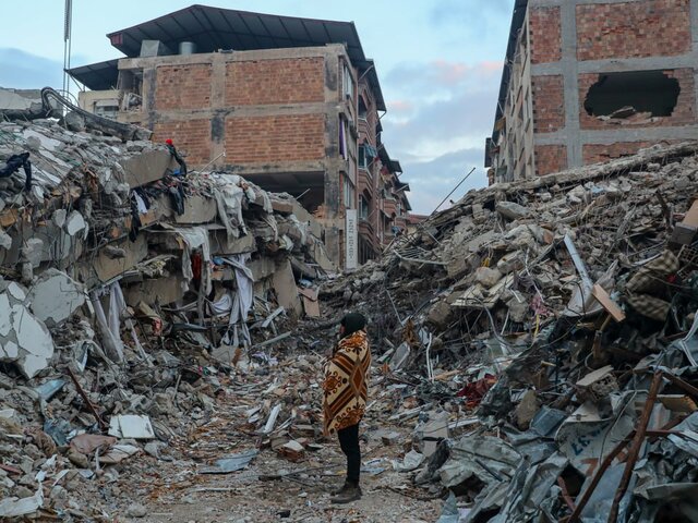 Число жертв землетрясений в Турции превысило 22 тысячи