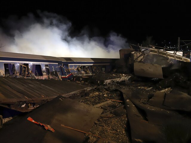 Число жертв столкновения двух поездов в Греции достигло 29 человек
