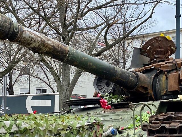 Посольство РФ в Берлине прокомментировало провокацию с танком у своих стен