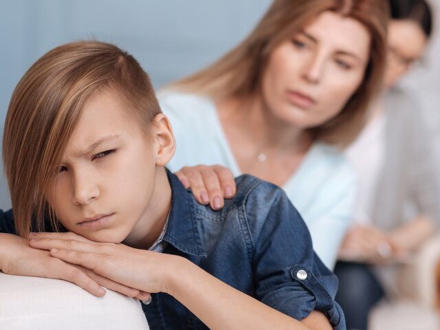 Психолог перечислил особенности общения родителей с подростками-неформалами
