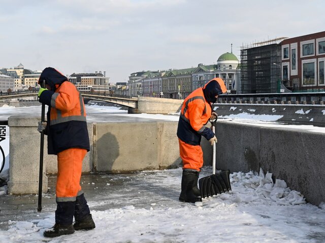 Городские службы приступили к уборке снега в Москве