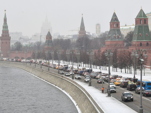Москвичей предупредили об облачной погоде и снегопаде