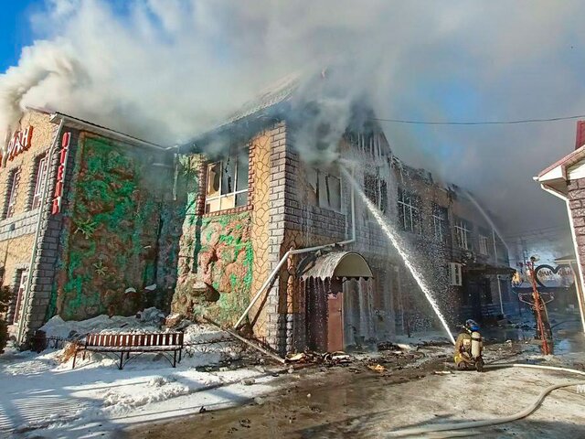 Открытое горение в гостиничном комплексе в Омске ликвидировано