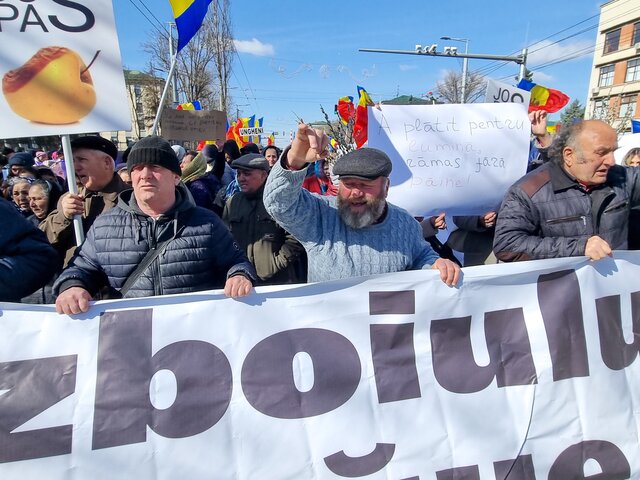На акции протеста в Кишиневе произошли столкновения полиции с митингующими