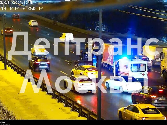 Три автомобиля столкнулись на Бесединском мосту МКАД