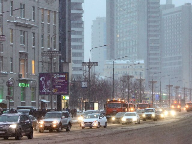 Заторы на дорогах Москвы достигли 10 баллов