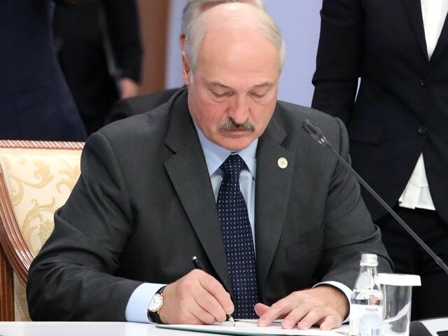 Лукашенко подписал закон, допускающий казнь госслужащих за госизмену