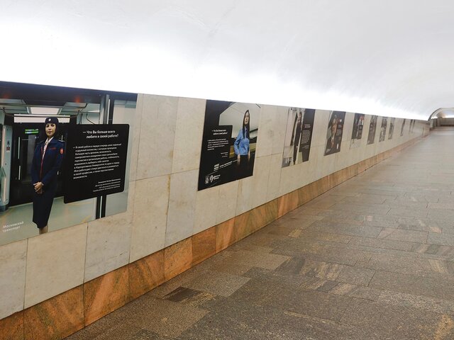 Выставка о сотрудницах столичного транспорта открылась в метро в честь 8 Марта
