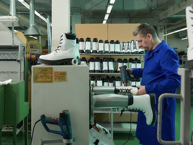 Столичная фабрика произвела почти миллион пар обуви в 2022 году