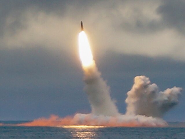 Власти КНДР запустили крылатые ракеты с подводной лодки