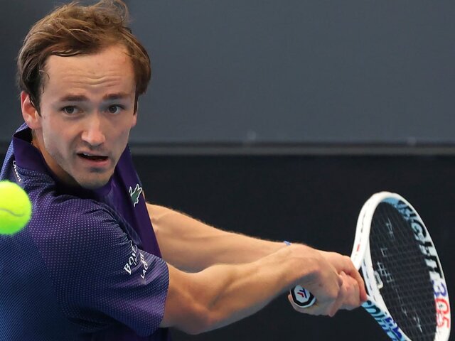Теннисист Медведев вышел в полуфинал турнира в Аделаиде