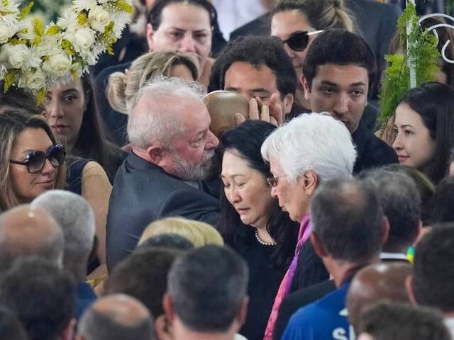 Президент Бразилии посетил церемонию прощания с Пеле