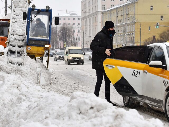Эксперт рассказала, на сколько в Москве подорожает такси в новогодние праздники