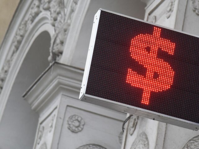 Курс доллара по итогам торгов поднялся до 72,19 рубля