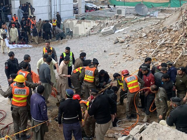 Количество жертв после взрыва в пакистанской мечети увеличилось почти до 60