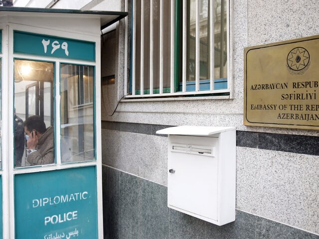 Посла Ирана вызвали в МИД Азербайджана после нападения на посольство