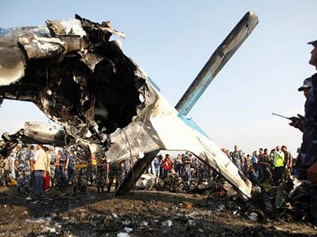 На месте крушения самолета в Непале нашли выживших – СМИ