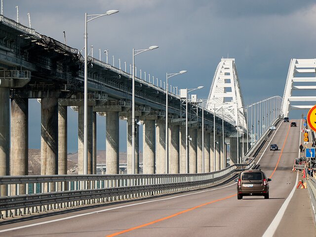 Автомобильное движение досрочно возобновили на Крымскому мосту
