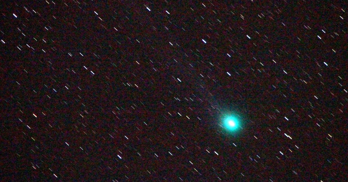 Комета в хабаровске сегодня. Комета c/2022 e3 (ZTF). Зеленая Комета 2023. Зеленая Комета 2023 с земли. Снимки кометы.