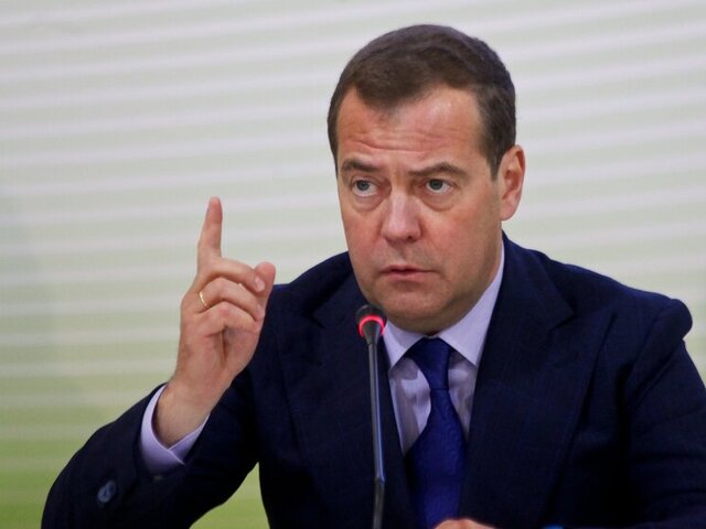 Медведев не исключил появления военного альянса из стран, 