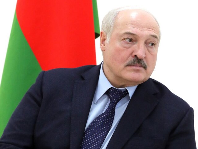Лукашенко заявил, что распорядился привести армию в боевую готовность на фоне событий в РФ