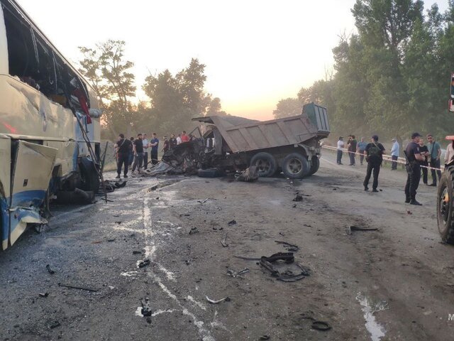 Восемь человек погибли в Дагестане при столкновении автобуса с легковушкой и грузовиком