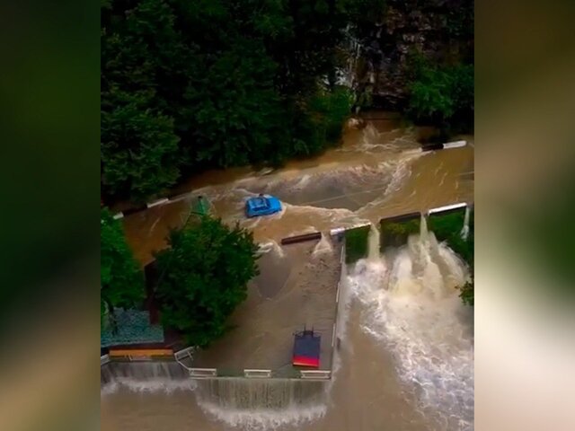 Москвичку унесло течением реки во время ливней в Абхазии