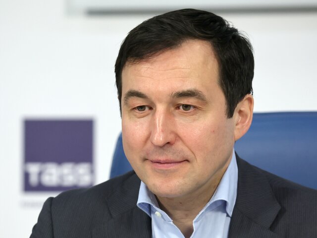Дмитрий Гусев подал в МГИК подписи мундепов в поддержку выдвижения на выборы мэра Москвы